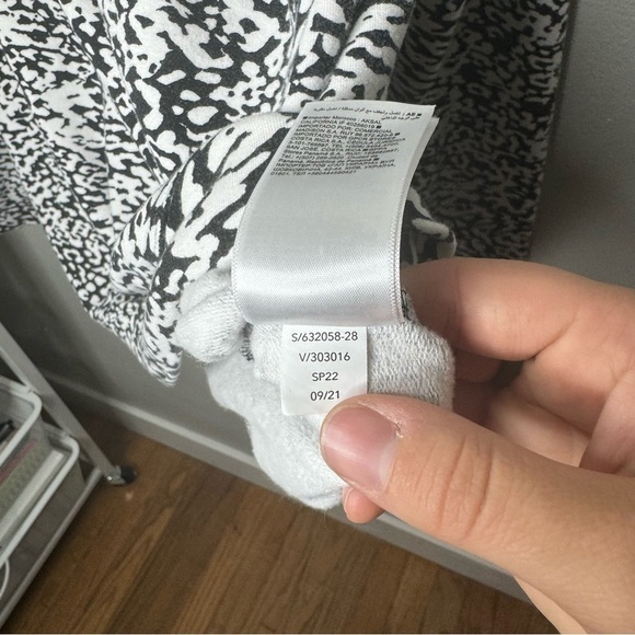 Athleta Balance Printed Pullover Crewneck Sweatshirt Black White Animal Print - Picture 10 of 10
